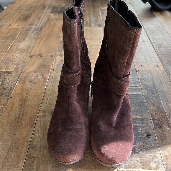 Blondo Waterproof Heeled Zip-up Booties size 7.5 Brown Suede - Picture 8 of 10